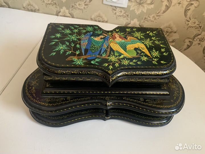 Деревянная шкатулка