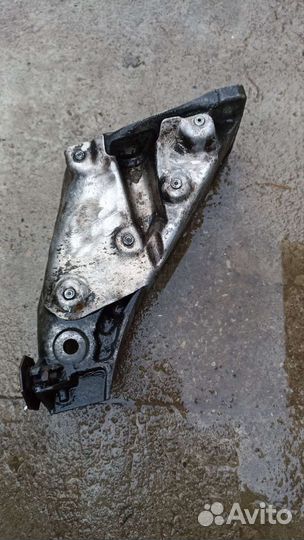 BMW X5 E70 кронштейн двс