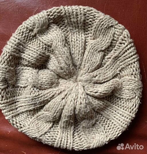 Берет вязаный женский
