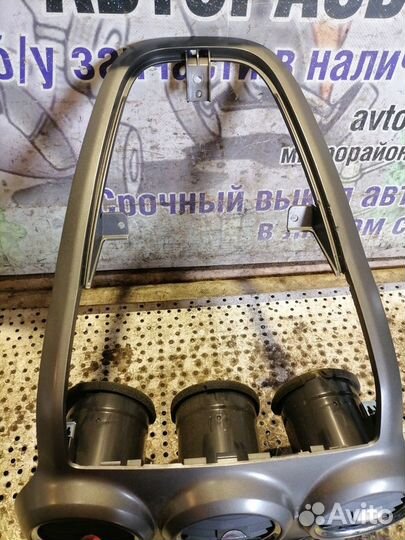 Рамка центральная в торпедо Opel Antara 1