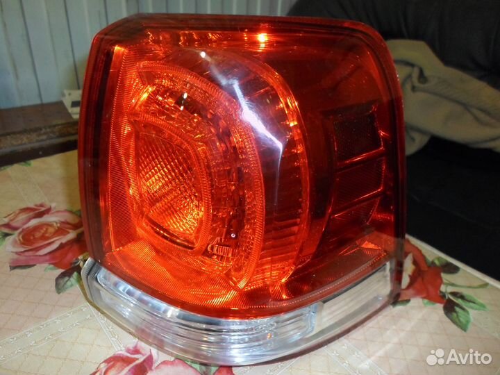 Toyota land cruiser 200 фонарь правый дорестайл