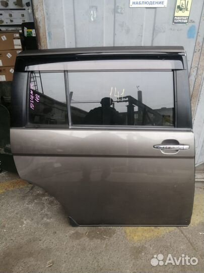 Дверь Тойота Isis (исис) правая задняя