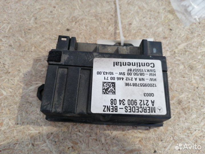 Блок управления бензонасосом Mercedes Benz C180