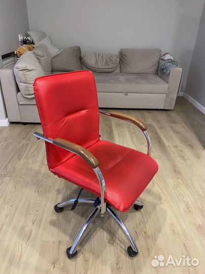 Продаю офисное кресло