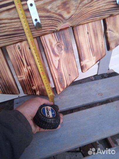 Деревянная вешалка