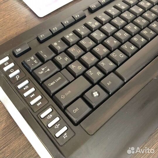 Клавиатура и мышь (белая на гарантии)