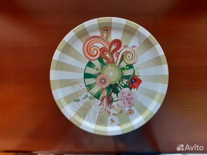 Банка жестяная, шкатулка