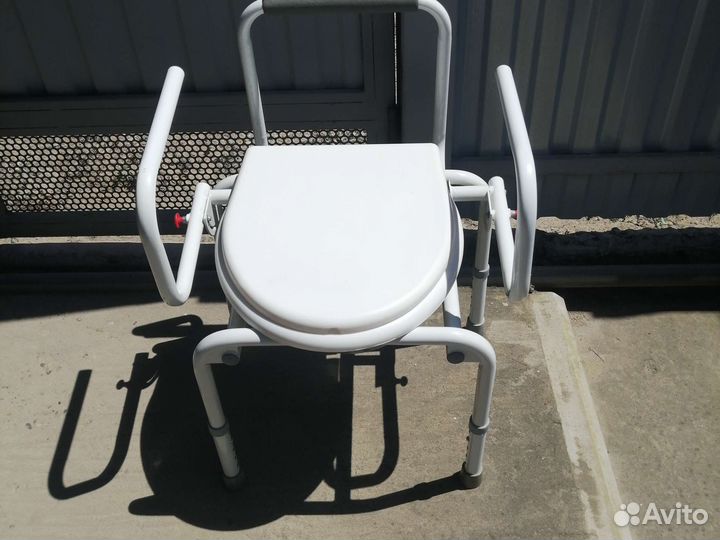 Кресло- стул с санитарным оснащением