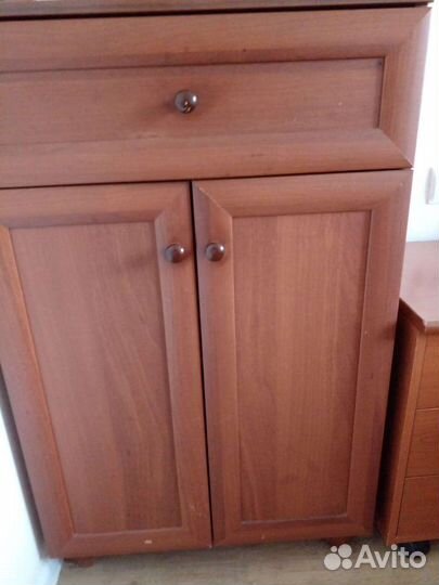 Тумба с зеркалом
