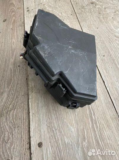 Блок предохранителей под капот Honda Cr-V RE R20A2