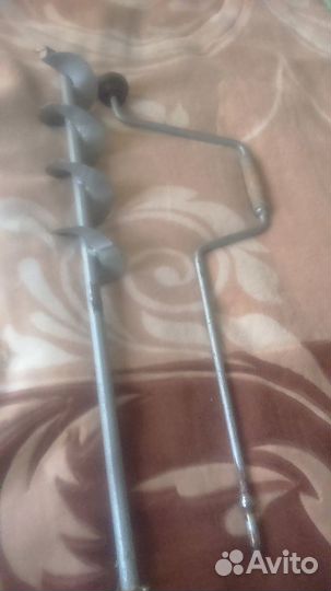 Бур для зимней рыбалки (ледобур)