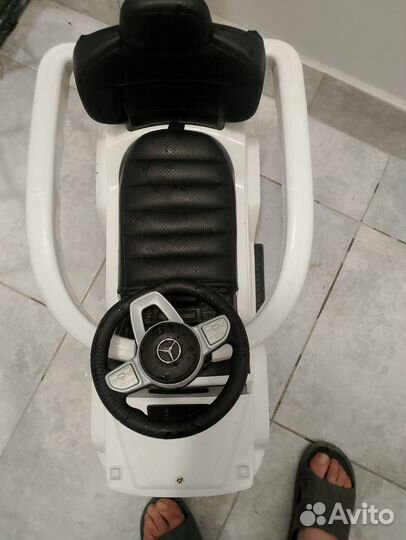 Детская машина каталка с ручкой