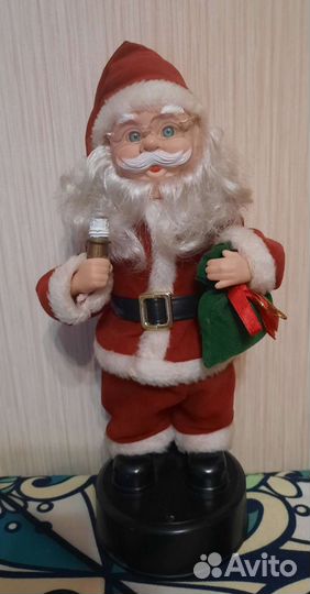 Елочные игрушки и дед мороз