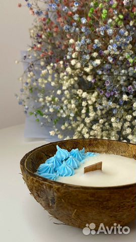 Свеча в кокосе с кондитерскими безе