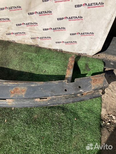 Усилитель бампера передний Mitsubishi Carisma