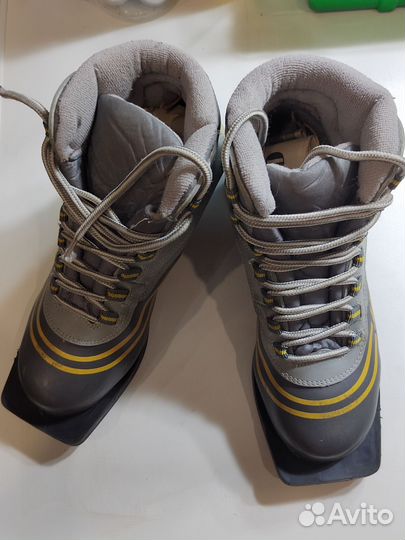 Лыжные ботинки 