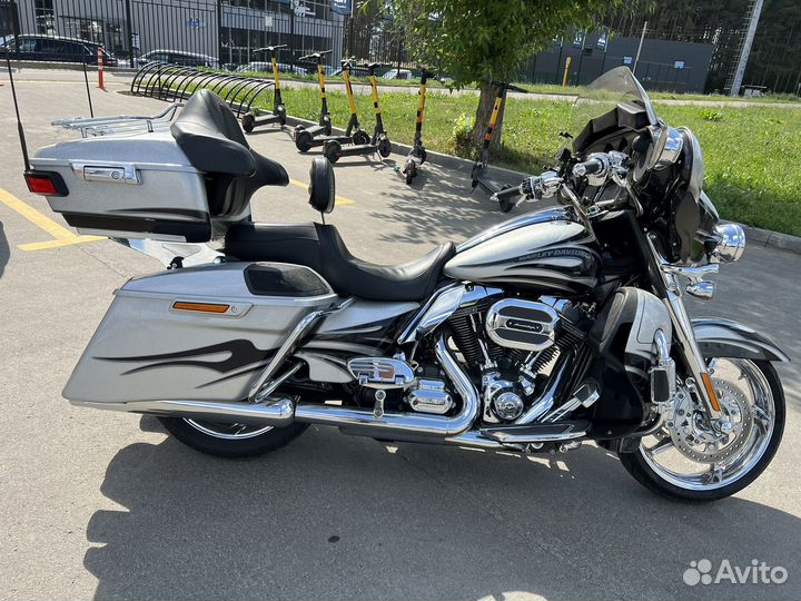 Harley Davidson Street Glide CVO