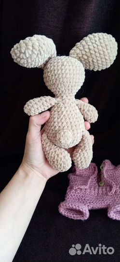 Плюшевый вязаный зайка ручной работы