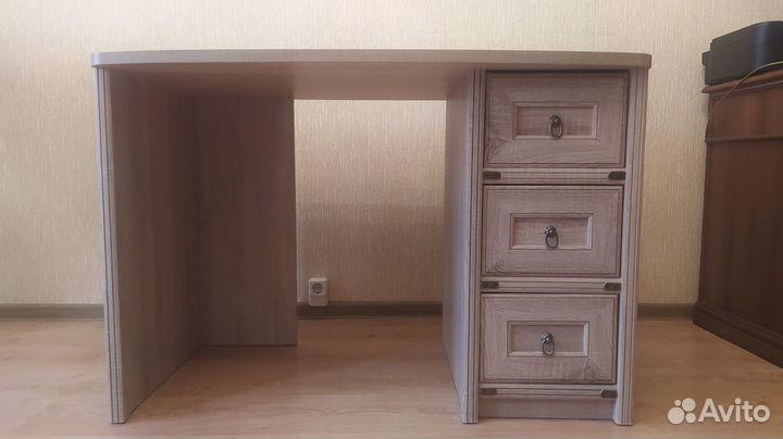 Детский письменный стол