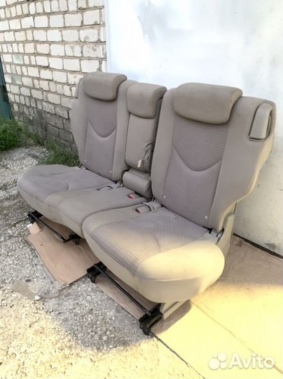 Заднее сиденье Toyota Rav4, 3 поколение