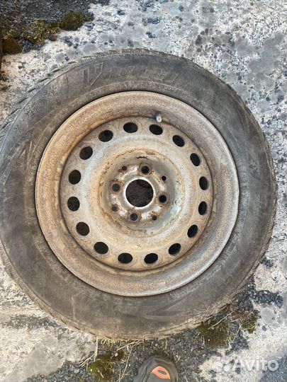 Продается два зимних штампованных колеса