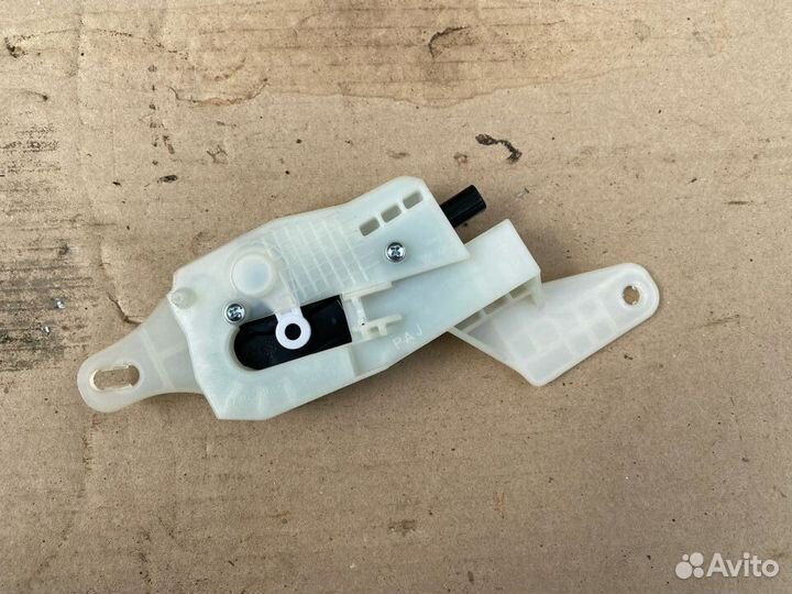 Активатор лючка бензобака Hyundai Tucson 3 TL