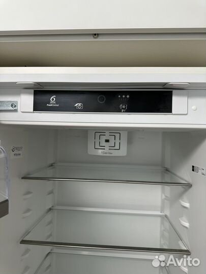 Встраиваемый холодильник whirlpool