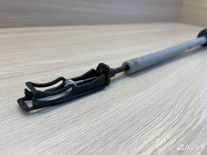 Трос замка двери передний правый Volkswagen Polo