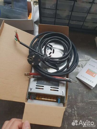 Зарядное устройство с регулировкой напряжения