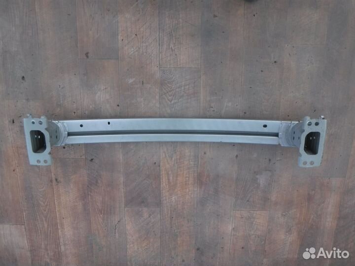 Усилитель переднего бампера Toyota Auris 2 2014