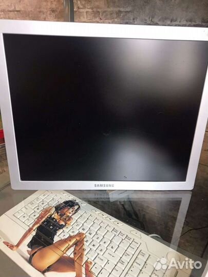 Монитор Samsung