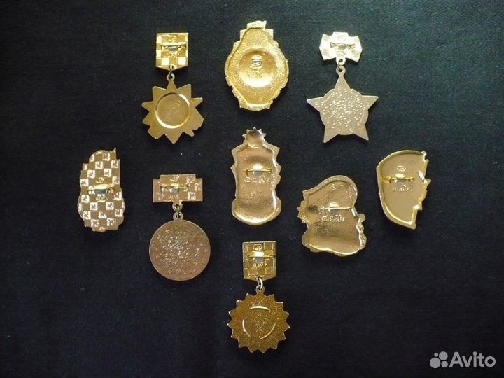 Значки к 40 летию победы и юбилейные медали