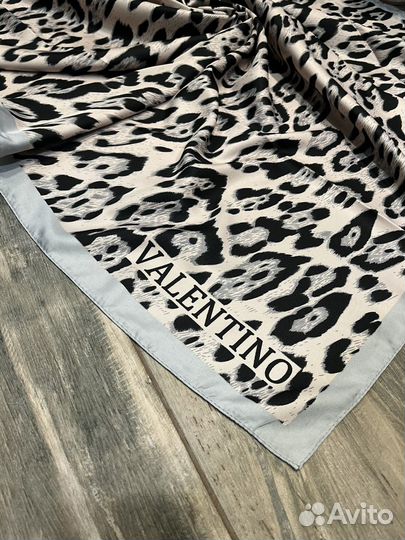Шелковый платок шаль Valentino пудровый новый