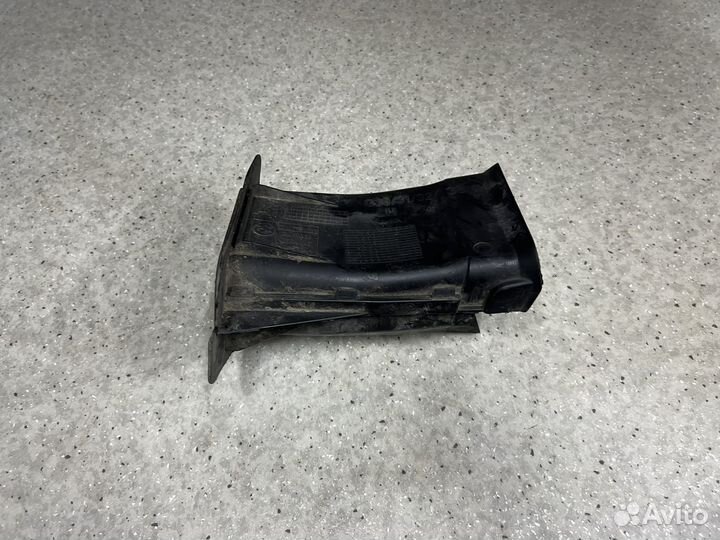 Воздуховод тормозов левый BMW G30 G31 G32