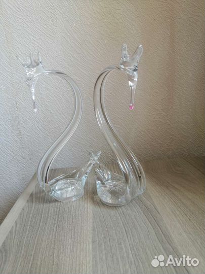 Статуэтка лебедь стекло