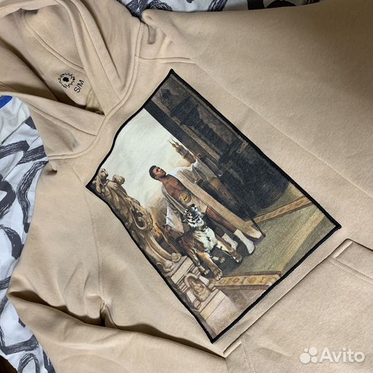 Худи с вышивкой