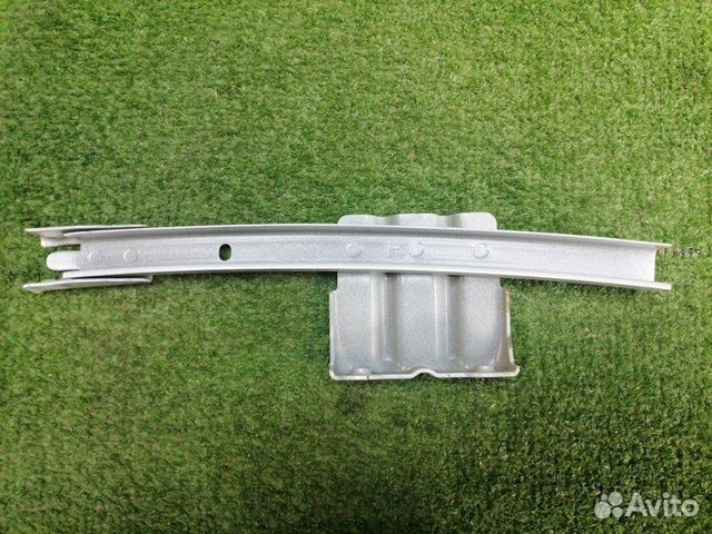 Направляющая стекла передняя правая Toyota Camry