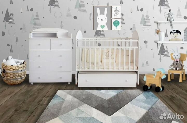 Детская кроватка с маятником и ящиком