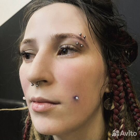 Модель на пирсинг