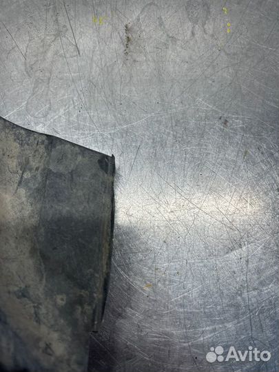 Дефлектор радиатора передний левый Renault Logan 1