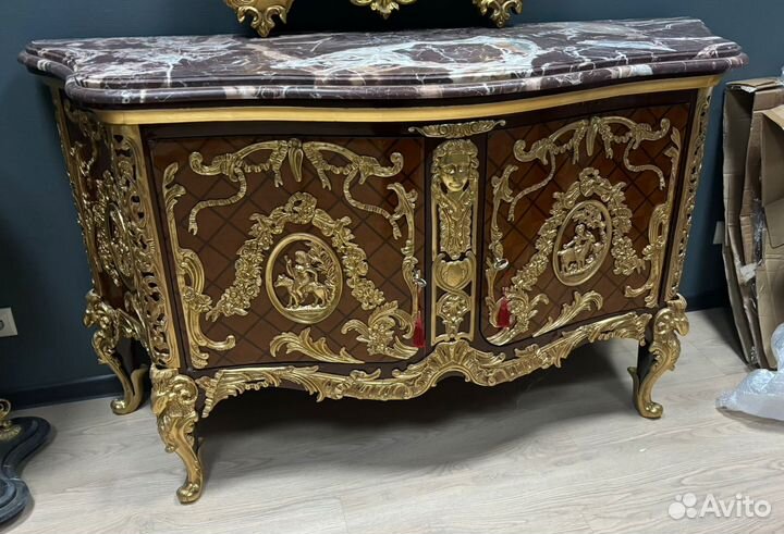 Комод. Мебель в стиле Людовика. Антиквариат