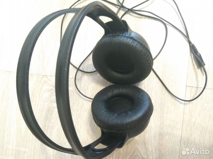 Наушники с проводом