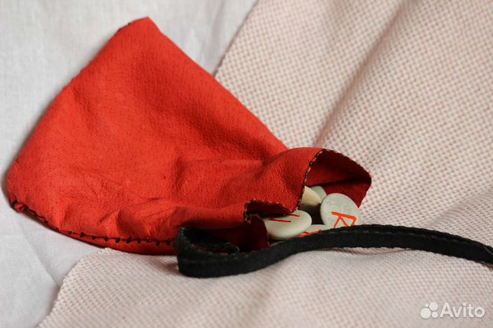 Руны из камня