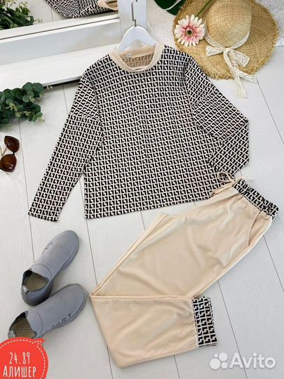 Костюм женский 52 р. новый