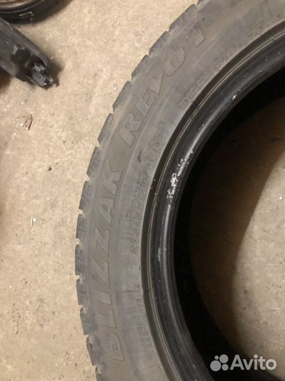 Bridgestone Blizzak Revo1 215/55 R17
