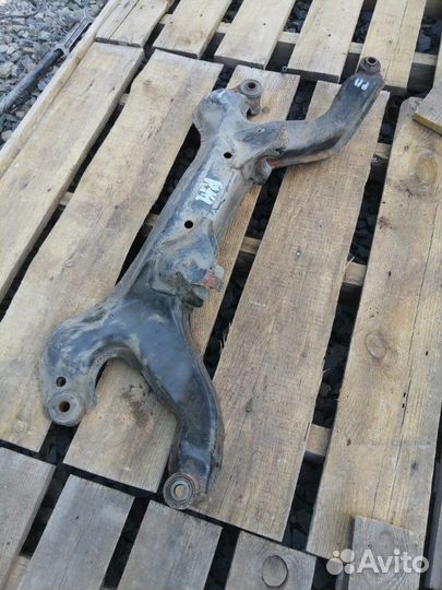 Подрамник передний Nissan Primera P11 хетчбек