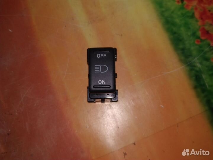 Кнопка включения противотуманных фар Nissan