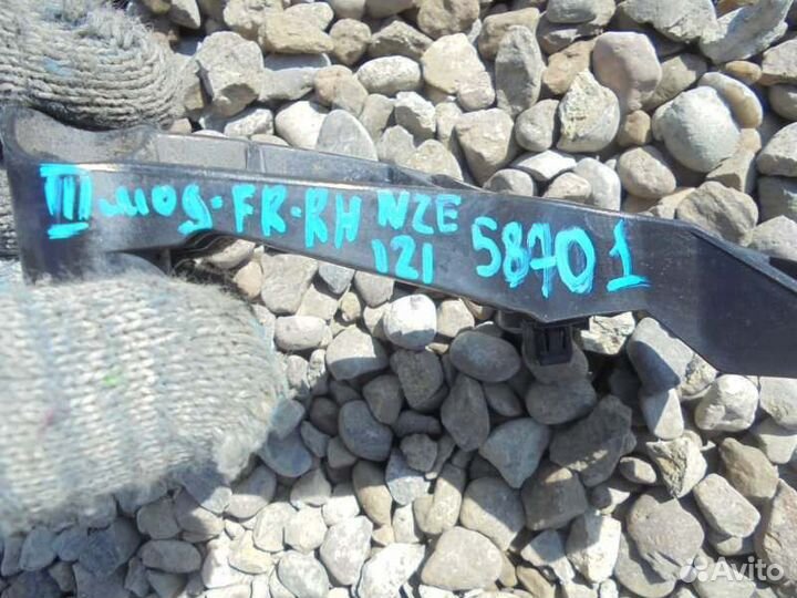 Крепление бампера переднее правое Toyota Corolla