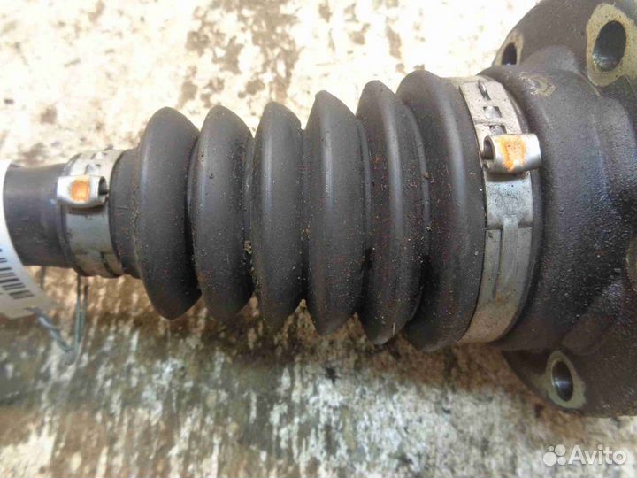 Полуось передняя L Porsche Cayenne 958 7P0407271C