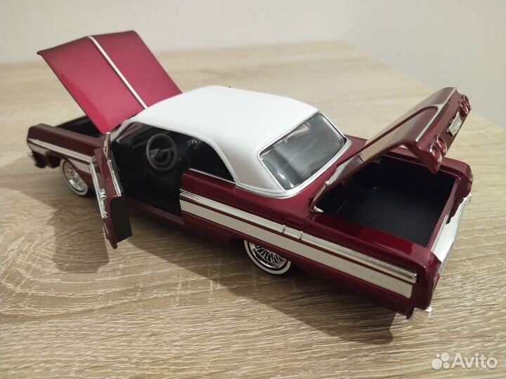 Модель 1:24, Chevrolet Impala 1964, новая